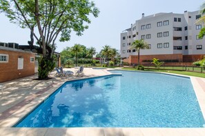 Outdoor pool, pool umbrellas, pool loungers - Moravia - Gema escondida a 15 min de ASU (San Lorenzo)