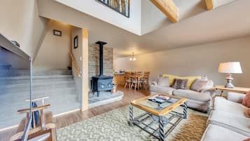 Televisor intel·ligent, llar de foc i reproductor de DVD