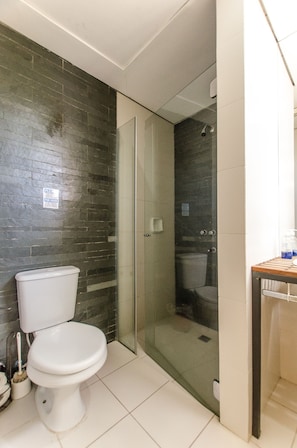 City Apartment | Bathroom | Shower, bidet, towels, soap