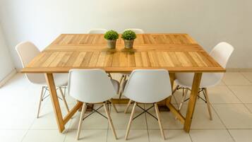 Ruokailu omassa huoneessa