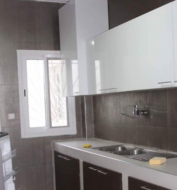 Studiolejlighed | Privat tekøkken | Køleskab/fryser i fuld størrelse, mikrobølgeovn, ovn, kogeplade