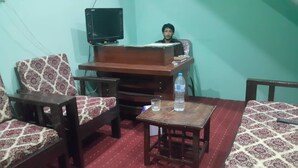 Reception - WHITE STONE GUEST HOUSE (Gilgit)
