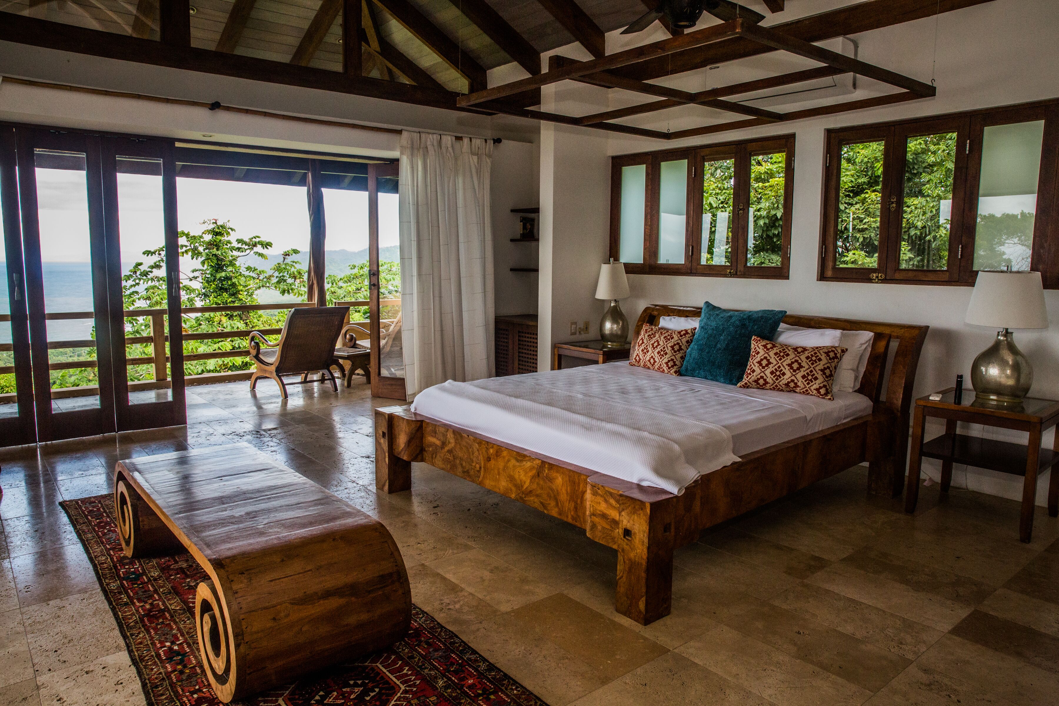 Ropa de cama de alta calidad, edredón y tabla de planchar con plancha 