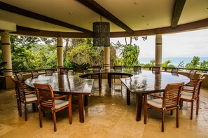 Tägliches einheimisches Frühstück gegen Gebühr