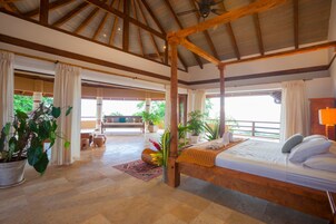 Exclusive Villa | Premium bedding, down comforters, iron/ironing board, free WiFi