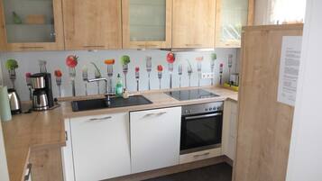 Kühlschrank, Mikrowelle, Ofen, Geschirrspüler