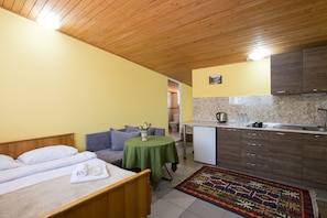 Apartment (5) | Premium bedding, iron/ironing board, free cribs/infant beds, free WiFi - Accent Hotel (Tbilisi)