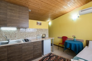 Apartment (3) | Premium bedding, iron/ironing board, free cribs/infant beds, free WiFi - Accent Hotel (Tbilisi)