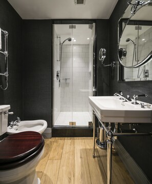 Bathroom - Deluxe Mayfair Home by Marble Arch Station (London)