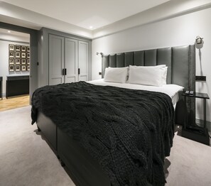 Apartment (1 Bedroom) | 1 bedroom, premium bedding, laptop workspace, iron/ironing board - Deluxe Mayfair Home by Marble Arch Station (London)