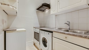 Private kitchen - Modern Knightsbridge Home by Hyde Park (London)