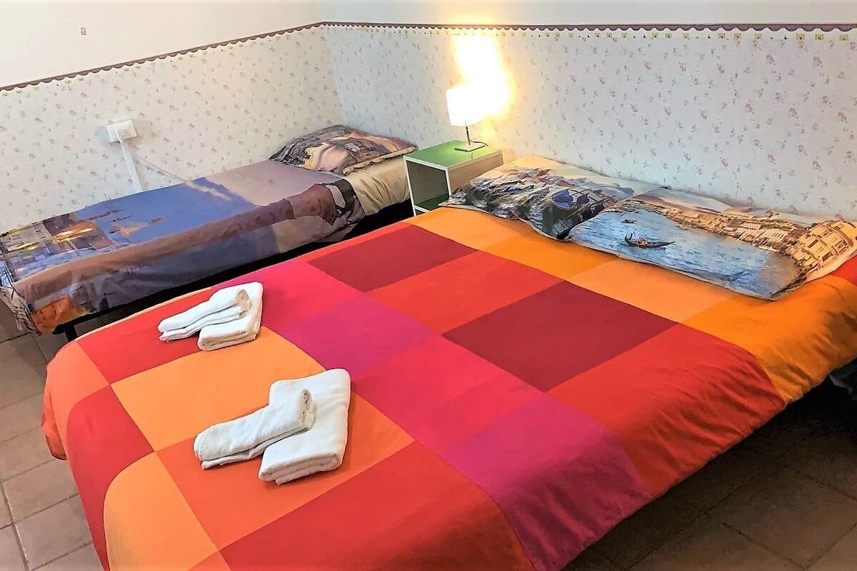 Triple Room | Free WiFi, bed sheets