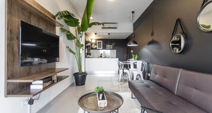 Modern 1 BR Apartment