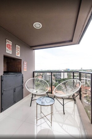 Deluxe Apartment | Balcony