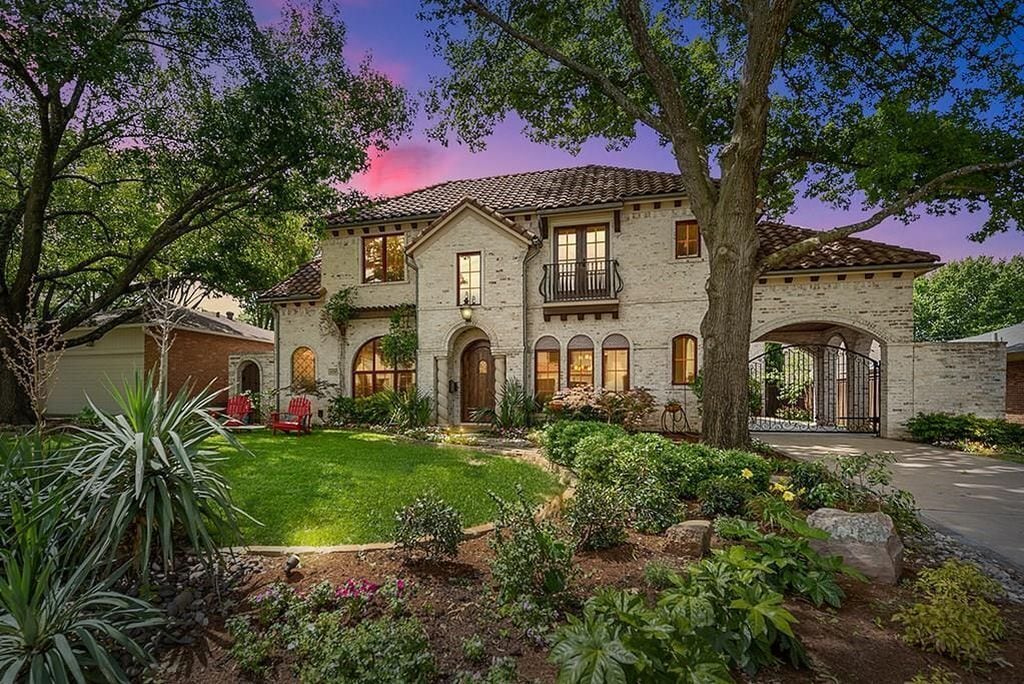 Tuscan Home in Great Location of Dallas