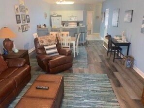 Condo (3709 Champions (Sea Trail)) | Living room