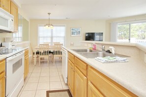 Condo (23C Sandpiper Bay (Sunset Beach)) | Private kitchen