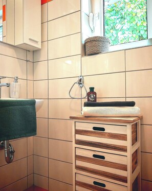 Apartment (A3) | Badezimmer | Dusche, Haartrockner