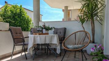 Estudio (A1) | Restaurante al aire libre