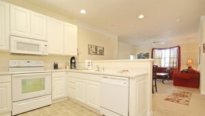 Condo (2302 Crow Creek Drive) | Cuisine privée | Essuie-tout