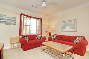 公寓客房 (2302 Crow Creek Drive) | 客廳 | 平面電視