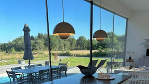 Dining - Modern house with stunning ocean view and heated private pool (30°) (Borgholm N)