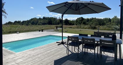 Öland - Modernt hus i lugnt läge med havsutsikt och uppvärmd pool till 30 grader