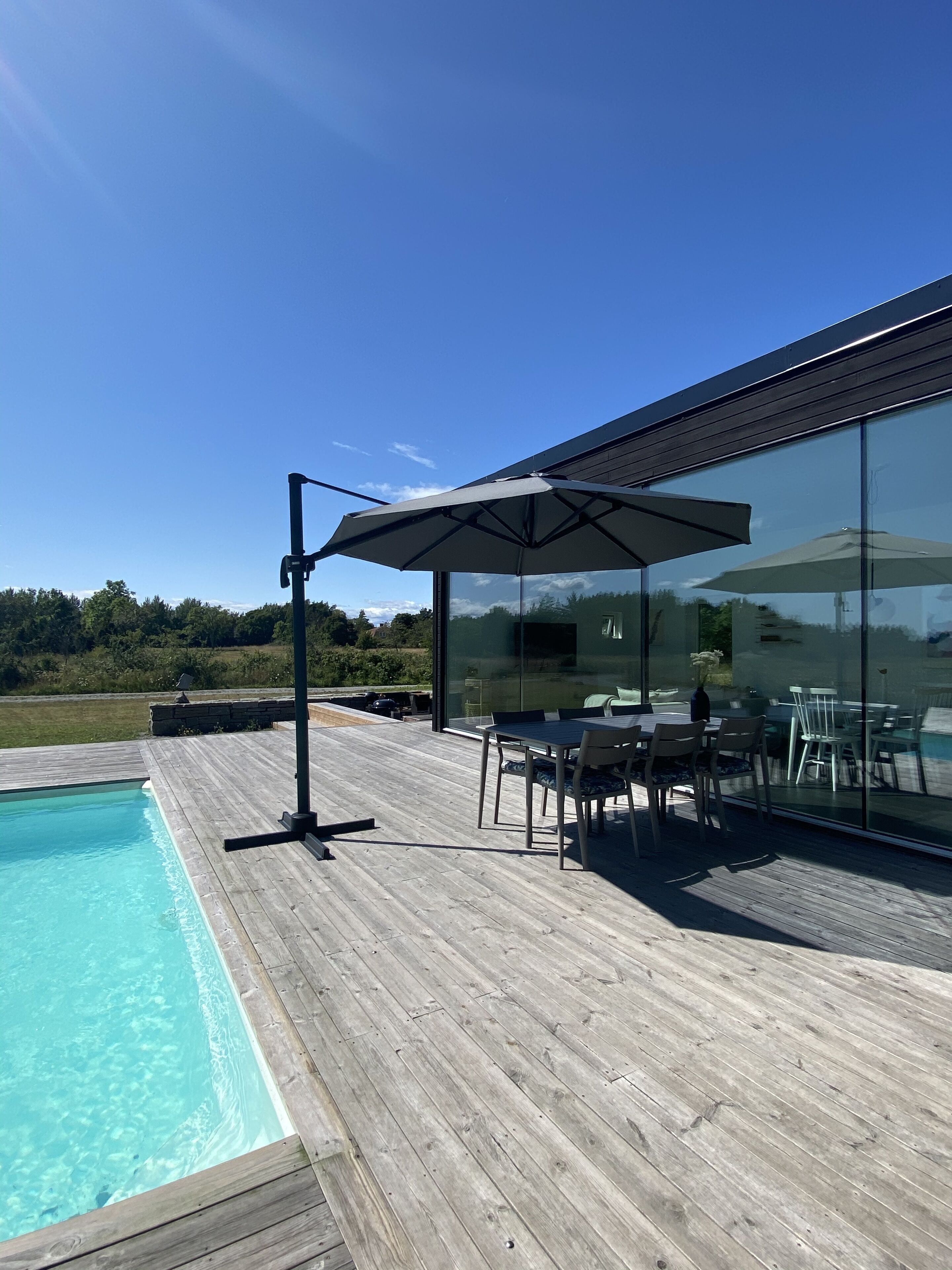 Utomhuspool och uppvärmd pool