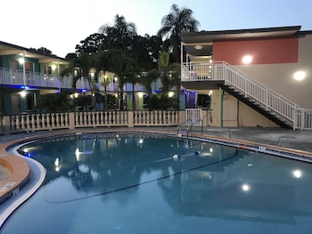 Tropical Inn & Suites