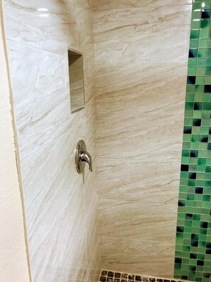 Free toiletries, hair dryer, towels - Tropical Inn & Suites (Clearwater)