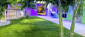 ทรอปิคัล อินน์สวีท