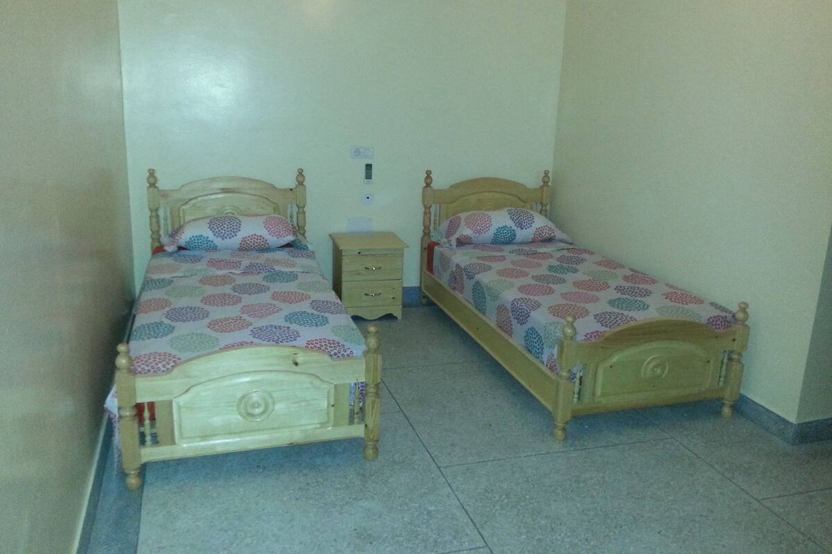 Chambre Triple (5) | Wi-Fi gratuit, décoration personnalisée, ameublement personnalisé