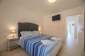 3 bedrooms, in-room safe, iron/ironing board, WiFi