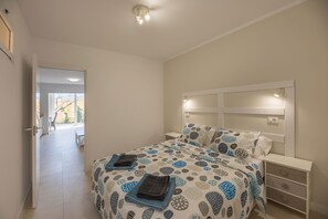 3 slaapkamers, een kluis op de kamer, een strijkplank/strijkijzer, wifi