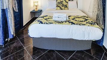 Kamar Twin Mewah | Didekorasi berbeda-beda dan dilengkapi dengan perabotan berbeda-beda