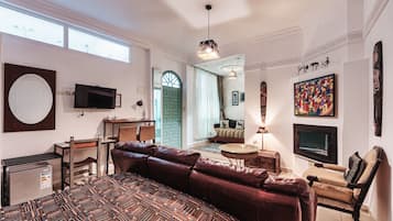 Suite (Out of Africa) | Didekorasi berbeda-beda dan dilengkapi dengan perabotan berbeda-beda