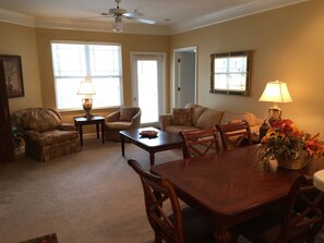 Talo | Olohuone | Taulutelevisio, DVD-soitin