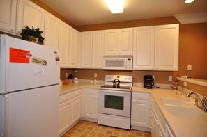Condo (240-06 Woodlands Way (Crow Creek)) | Private kitchen