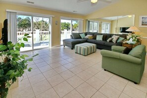 Condo (2108 Commons-II (Brunswick Plantation) | Living room | Flat-screen TV - 2108 Commons II (Calabash)