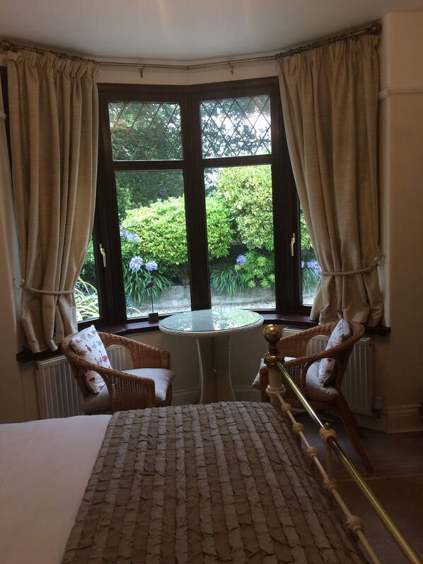 Habitación doble Deluxe | Decoración personalizada y muebles diferentes