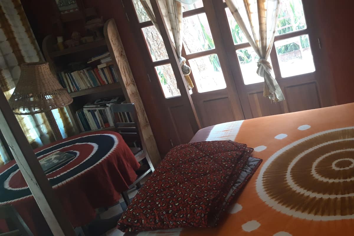 Quarto quádruplo standard | Escrivaninha, Wi-Fi de cortesia, individualmente decorados