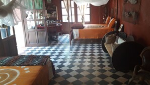 Standard Quadruple Room - ASAO (Dakar)
