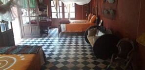 Standard Quadruple Room | Individually decorated, individually furnished, desk, free WiFi - ASAO (Dakar)