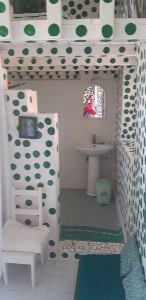 Standard Double Room | Bathroom shower - ASAO (Dakar)