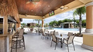 Outdoor dining - Paradise Palms Resort (Kissimmee)
