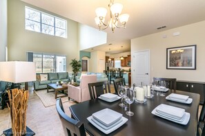 In-room dining - Paradise Palms Resort (Kissimmee)