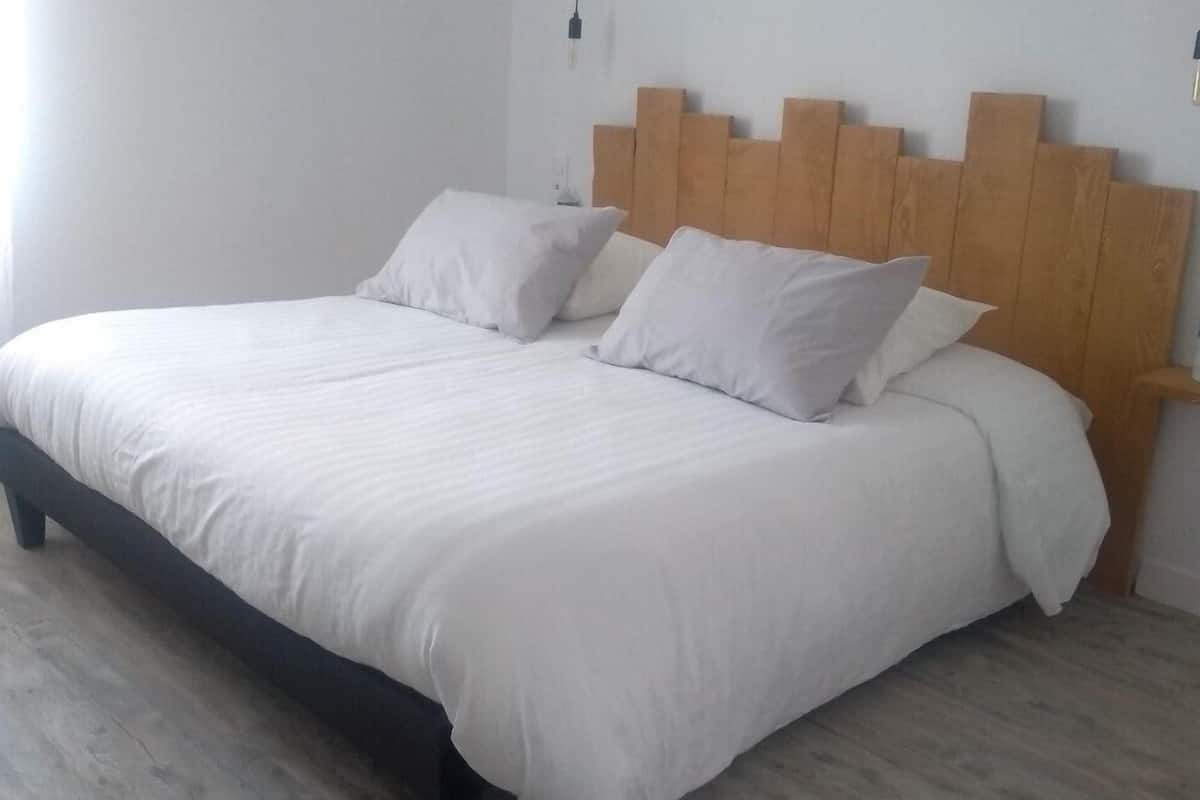 Standaard kamer | Individueel gedecoreerd, individueel gemeubileerd, een bureau