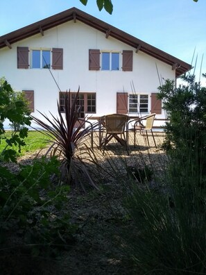 Front of property - La maison de pescate (Souprousse)