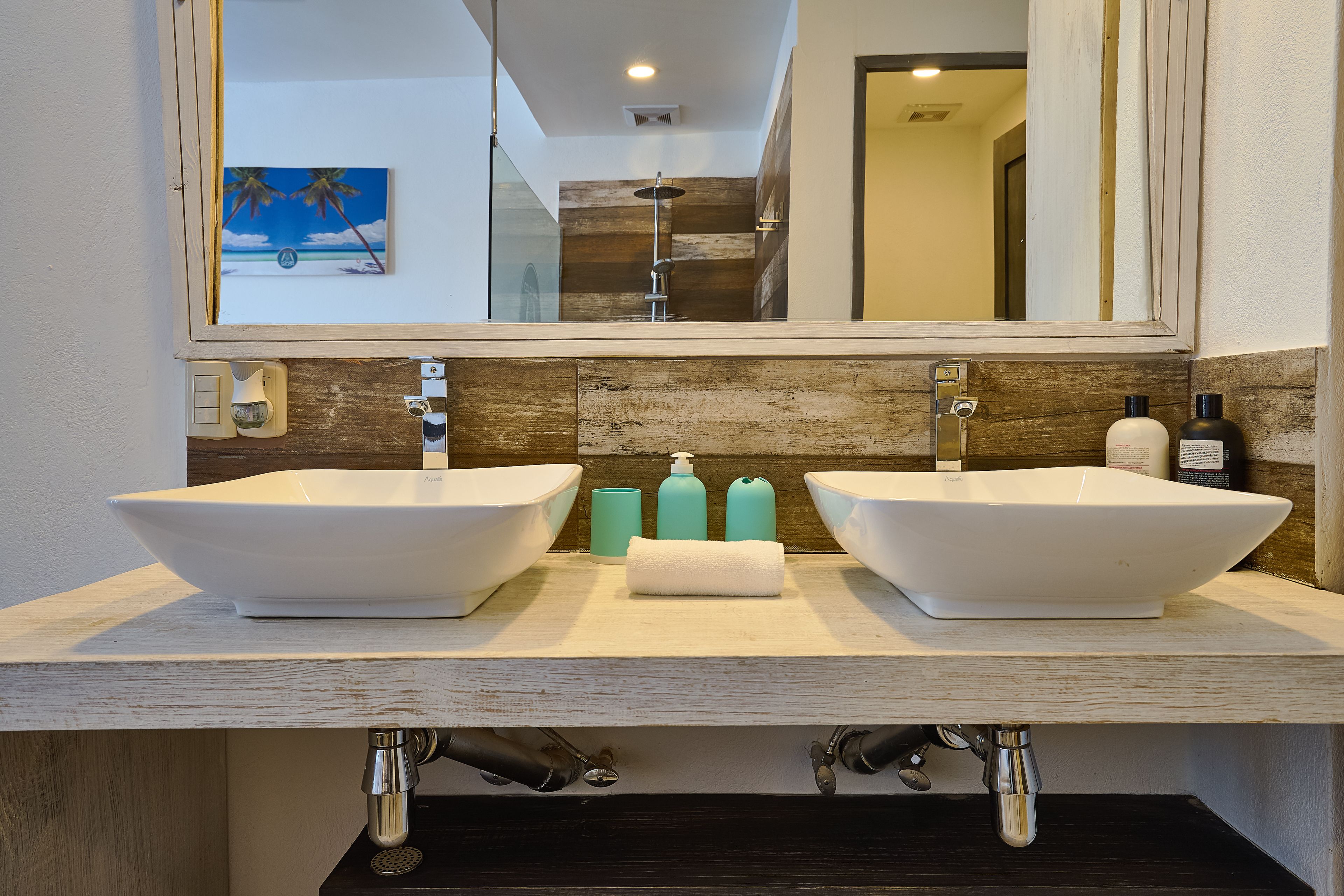 Vila Premium | Kamar mandi | Shower dan handuk