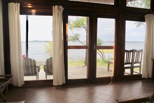 Papa's Cafe and Bungalows